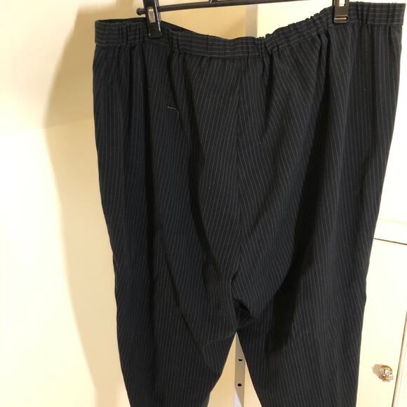 Briggs New York EUC Women's Black Pinstripe Pull On Pants Size 24WS - Picture 5 of 9